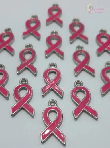 Pingente Outubro Rosa de Metal Prata - pct c/7 unid