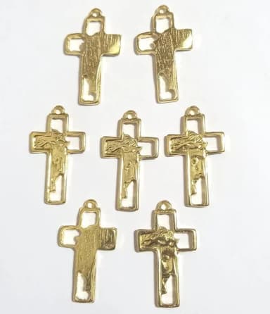 Pingente Crucifixo Vazado com Jesus - 6 Peças