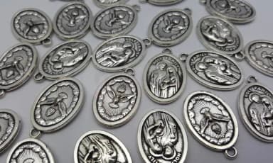 Medalha Espírito Santo e Sagrada Família 2,4cm Pct com 10 un