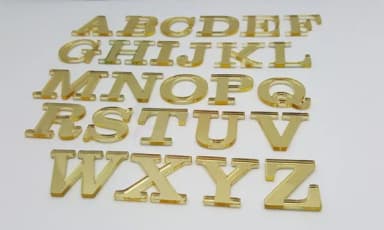 Aplique Letra Acrílico Espelhado Dourado 2cm Pct 7 Unidades