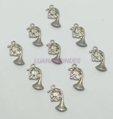 Pingente Trompa em Metal Prateado - pct c/12 unid