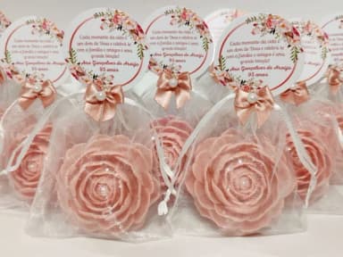 Lembrancinha 95 Anos: Sabonete Rosa Delicada Luxo