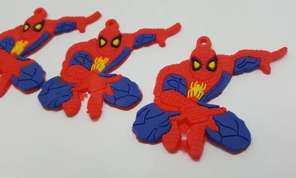 Pingente Herói Aranha Emborrachado de 6,1cm