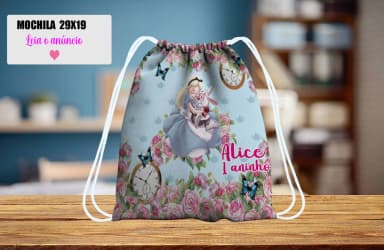 Mochilinha personalizada para lembrancinha da Alice no Pais das Maravilhas