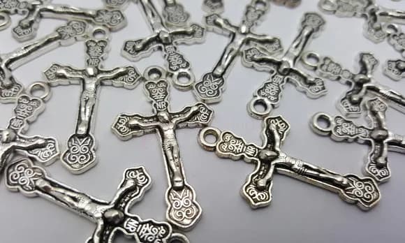 Pingente de Crucifixo Níquel com 2,9cm - 8 Unidades
