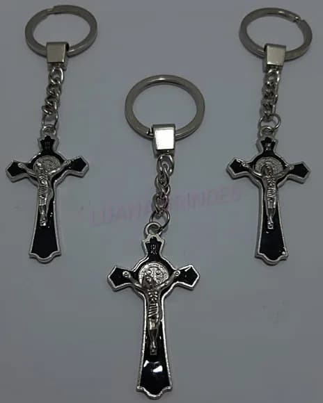 Chaveiro de Cruz c/ Jesus em Metal Prateado - 03 Unidades