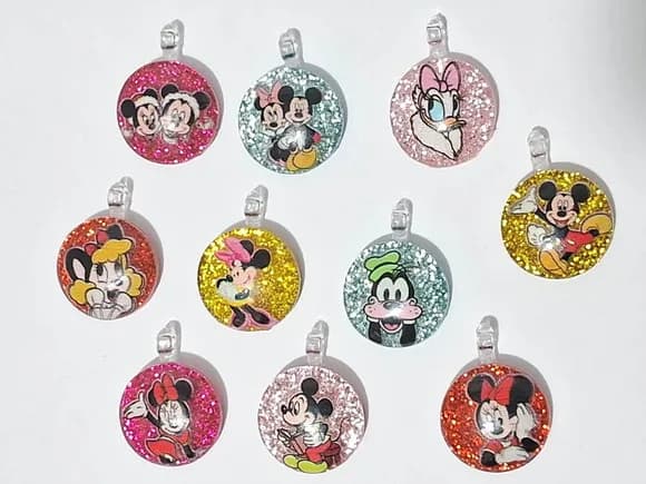 Pingente Mickey e Minnie Redondo 2cm de Resina Pacote com 10