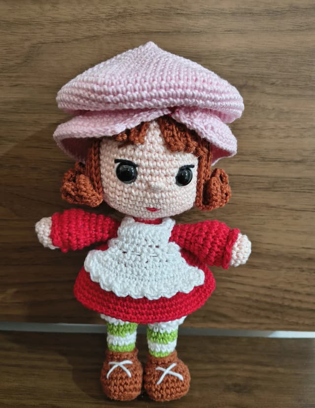 Boneca Moranguinho amigurumi