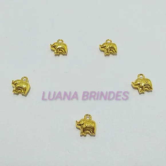 Pingente de Mini Elefante em Metal Dourado -