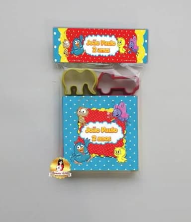 Massinha na Lapela com Forminhas Galinha Pintadinha