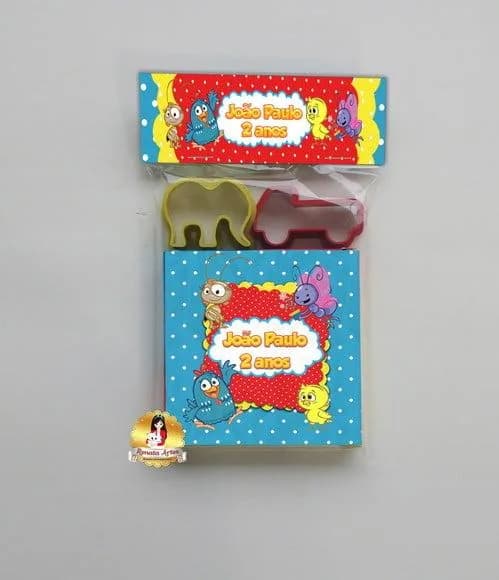 Massinha na Lapela com Forminhas Galinha Pintadinha