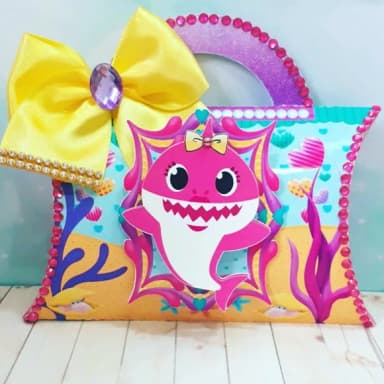 Caixa Almofada Baby Shark Menina