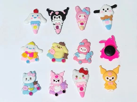 Pins para Crocs ou Tenis Hello Kitty Pacote com 12 Unidades