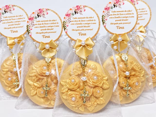 Lembrancinha 80 Anos Sabonete Maison Floral com Mini Terço