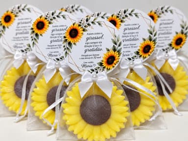 Lembrancinha de Aniversário 70 Anos: Sabonete Girassol