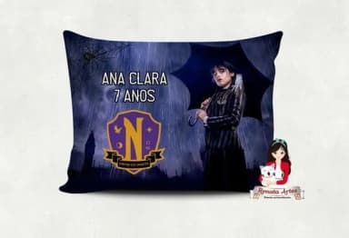Almofada Personalizada Wandinha
