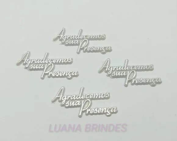 Aplique de acrílico com frase: Agradecemos sua presença.