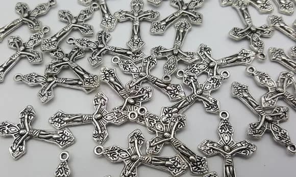 Pingente de Crucifixo Níquel com 2,5cm - 12 Unidades