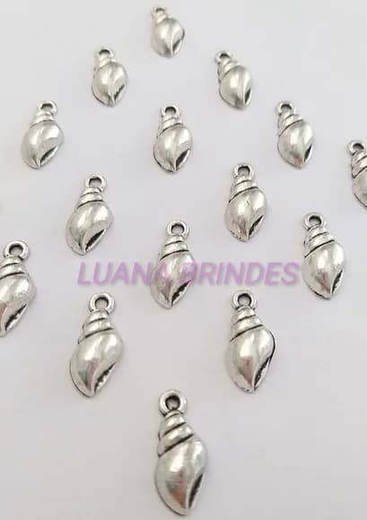 Pingente Mini Concha de Metal Prateado - pct c/15 unidades
