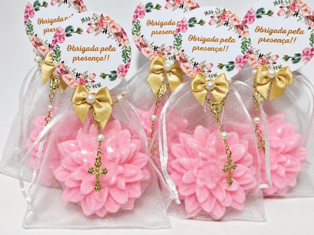 Lembrancinha 70 Anos: Sabonete Flor Dália com Mini Terço