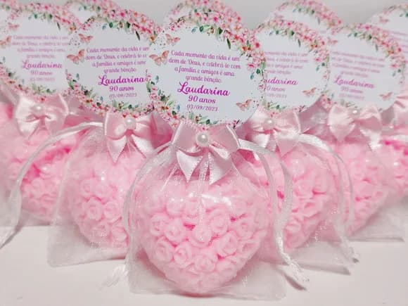 Lembrancinha de Aniversário 90 Anos: Sabonete Coração Floral