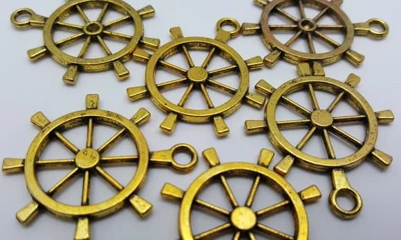 Pingente de Leme em Metal Dourado de 3,2cm - 10 Unidades