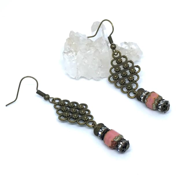 Brinco Retrô Ouro Velho com Cristal Tcheco Rosê e Strass
