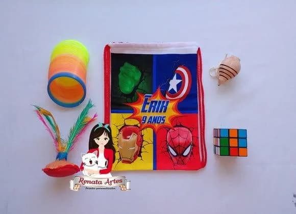 Mochila Brinquedos Retrô Tema Vingadores com Homem Aranha