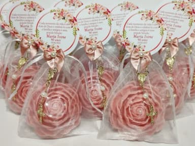 Lembrancinha 90 Anos: Sabonete Rosa Delicada Luxo com Terço