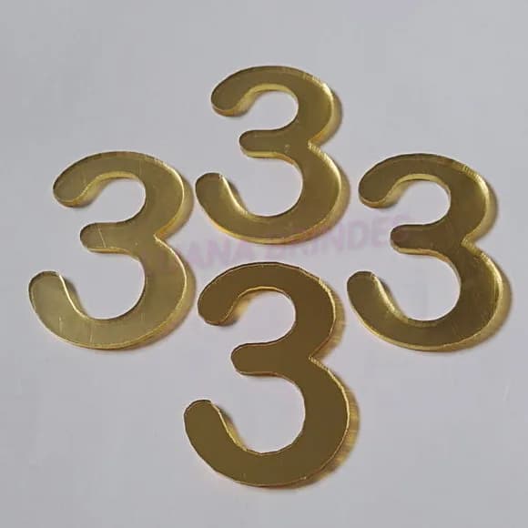 Aplique do Número 3 em Acrílico Espelhado Dourado - 5cm