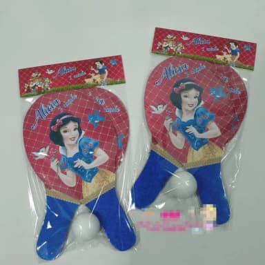 Raquete em mdf na Lapela Branca de Neve