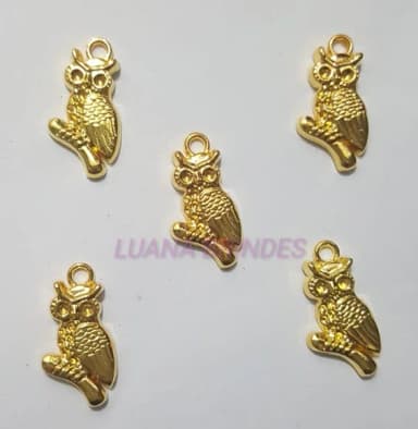 Pingente de Coruja em Metal Dourado - pct c/10 unid