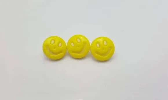 Aplique Botão de Carinha Amarela de 1,3cm - Com 20 Unidades