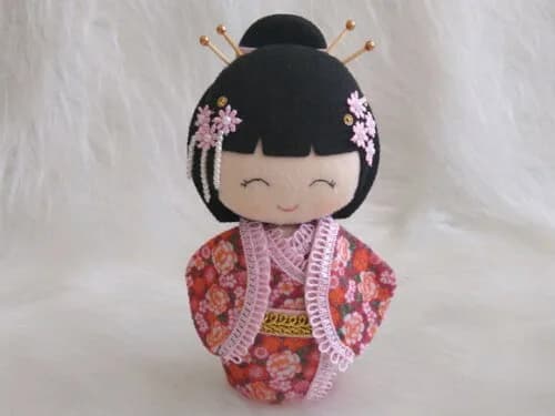 Boneca Kokeshi em em feltro