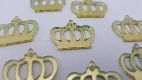 Aplique Coroa Acrílico Espelhado Dourado de 2cm Pct,10 Uni
