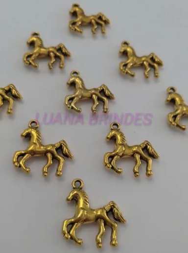 Pingente Cavalo de Metal em Dourado - Pct c/ 8 Unidades