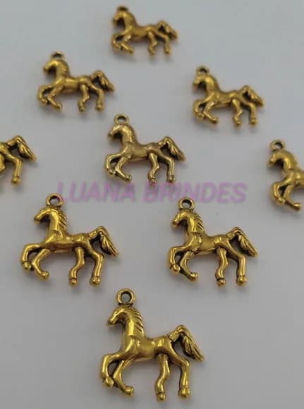 Pingente Cavalo de Metal em Dourado - Pct c/ 8 Unidades