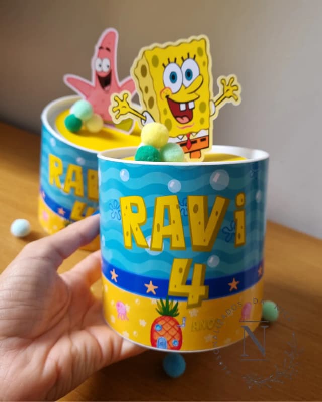 Centro de mesa Bob Esponja tubolata 10x10 com aplique 3D