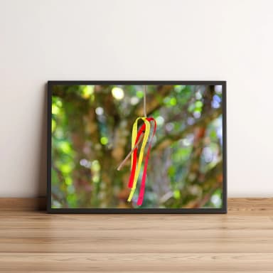 Quadro com fitas coloridas e toque de espiritualidade 829