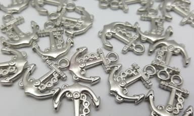 Pingente de Âncora em Metal Prateado de 1,9cm - 20 Unidades