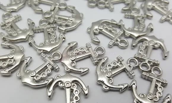 Pingente de Âncora em Metal Prateado de 1,9cm - 20 Unidades