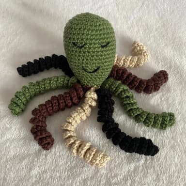 Polvo amigurumi neutro