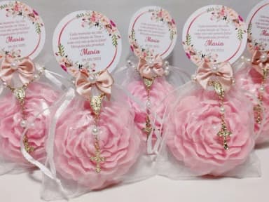 Lembrancinha 80 Anos: Sabonete Flor Peônia com Mini Terço