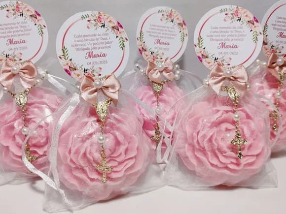 Lembrancinha 80 Anos: Sabonete Flor Peônia com Mini Terço