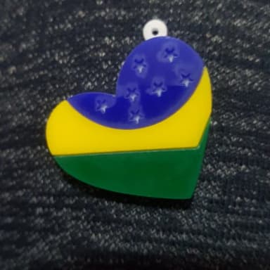 Pingente da Bandeira Coração 3d de Acrilico 2,5cm - 3 Peças