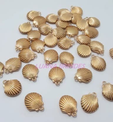 Pingente Concha de Metal Dourada - 1,8cm - Pct C/8 Unid