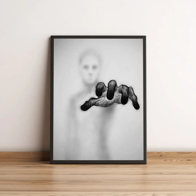 Quadro com Figura Sombria e Mão Estendida 16
