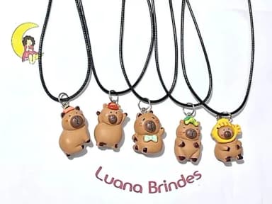 Colar Capivara 3cm Resina Pacotes com 5 Unidades