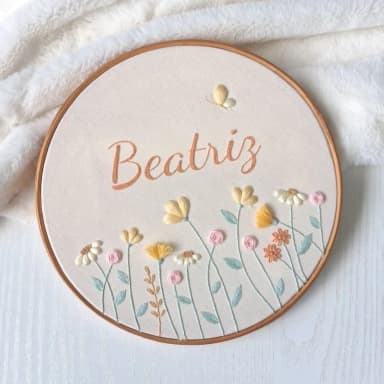 Porta Maternidade Bordado à Mão - Floral Amarelo