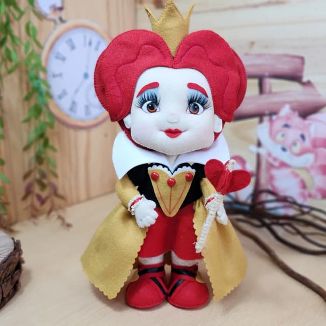 Boneca Rainha De Copas Alice No País Das Maravilhas
